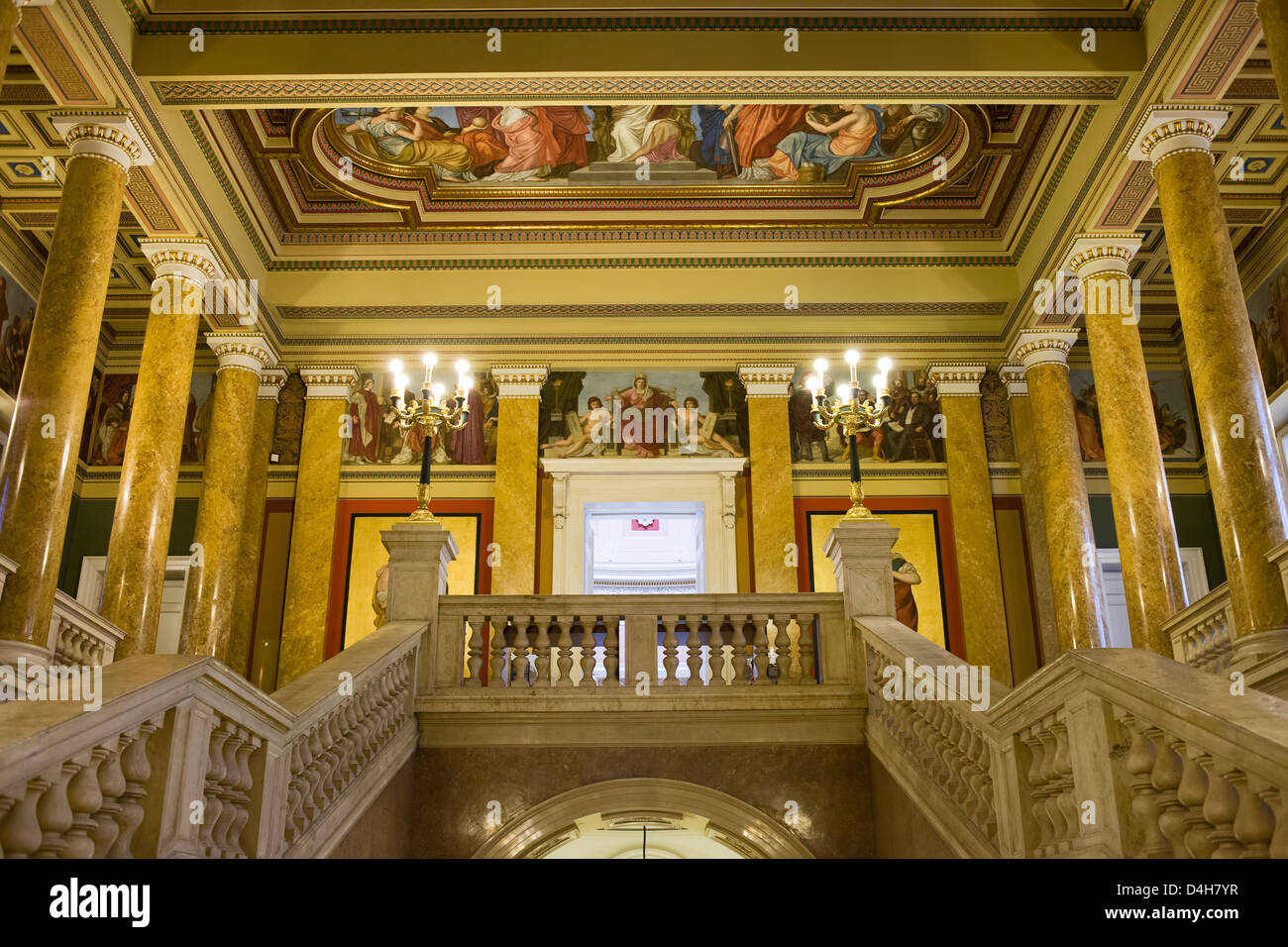 Hungarian National Museum innen dekoriert mit religiösen Fresken in Budapest, Ungarn. Stockfoto