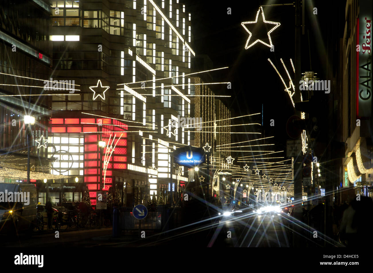 Blick über den hellen Lichtern in Friedrich Straße von Berlin, Deutschland, 27. November 2008. Foto: Karlheinz Schindler Stockfoto