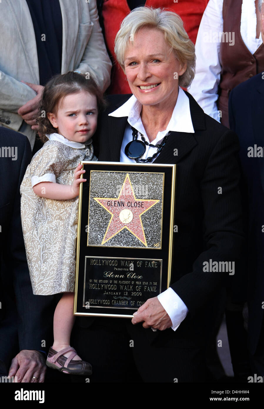 Schauspielerin Glenn Close und ihre Enkelin Lucy Shaw feiern ihre neu erhaltene Stern auf dem Hollywood Walk of Fame in Los Angeles, USA, 12. Januar 2009. Foto: Hubert Boesl Stockfoto