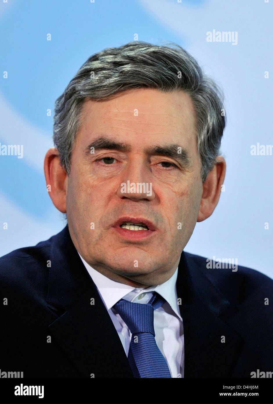 Der britische Premierminister Gordon Brown spricht während einer gemeinsamen Pressekonferenz mit Bundeskanzlerin Merkel (unsichtbaren) bei der Staatskanzlei in Berlin, Deutschland, 15. Januar 2009. Foto: GERO BRELOER Stockfoto