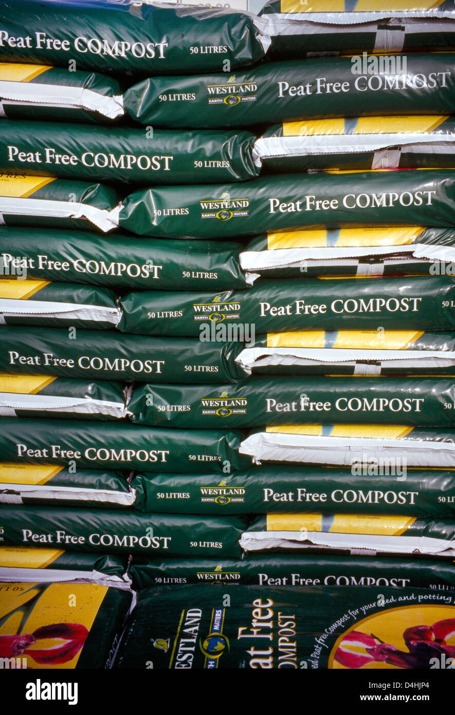Taschen von kostenlosen torfokompostom im Gartencenter Stockfoto
