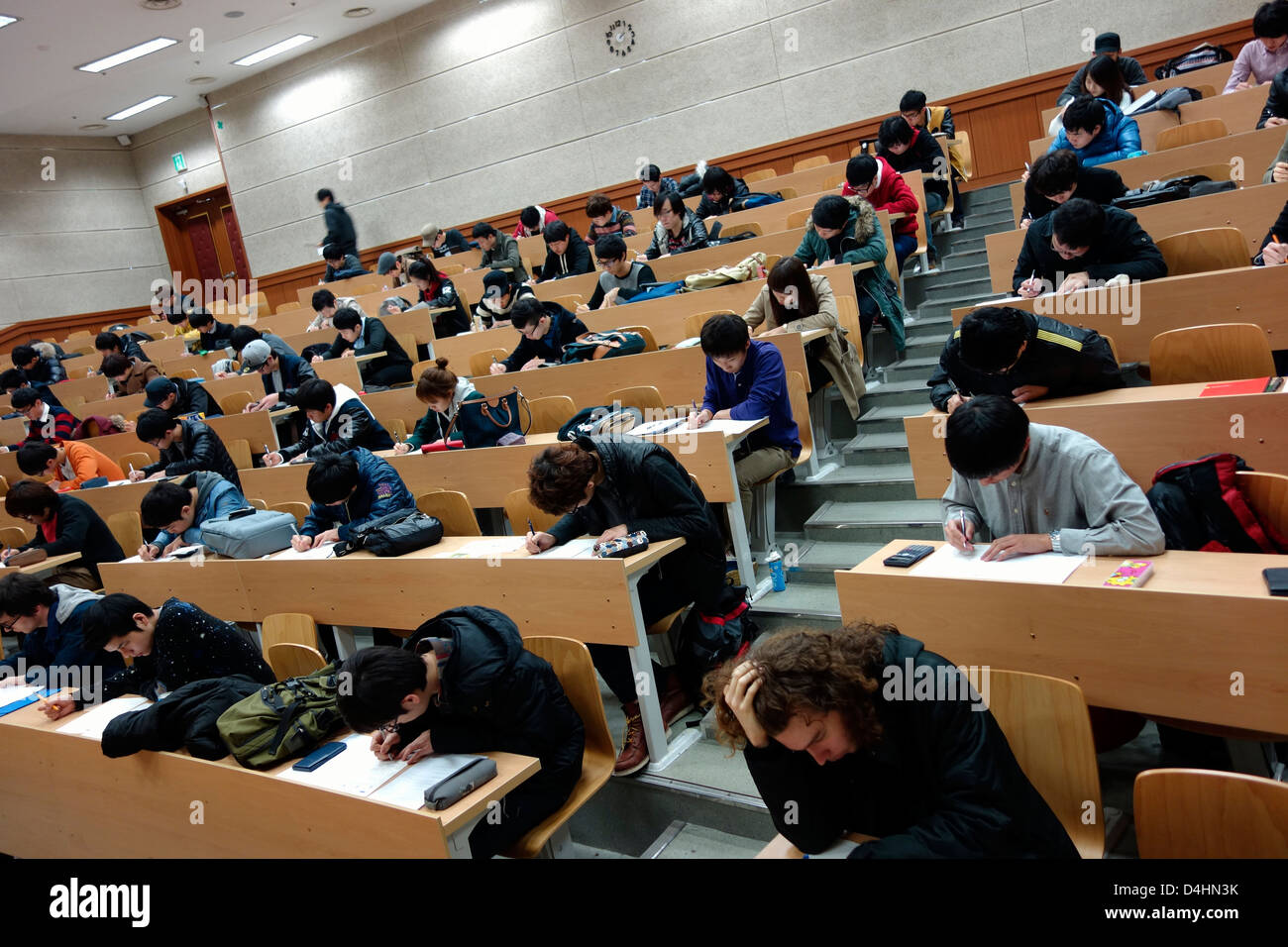 College-Studenten, die die Prüfung Stockfoto