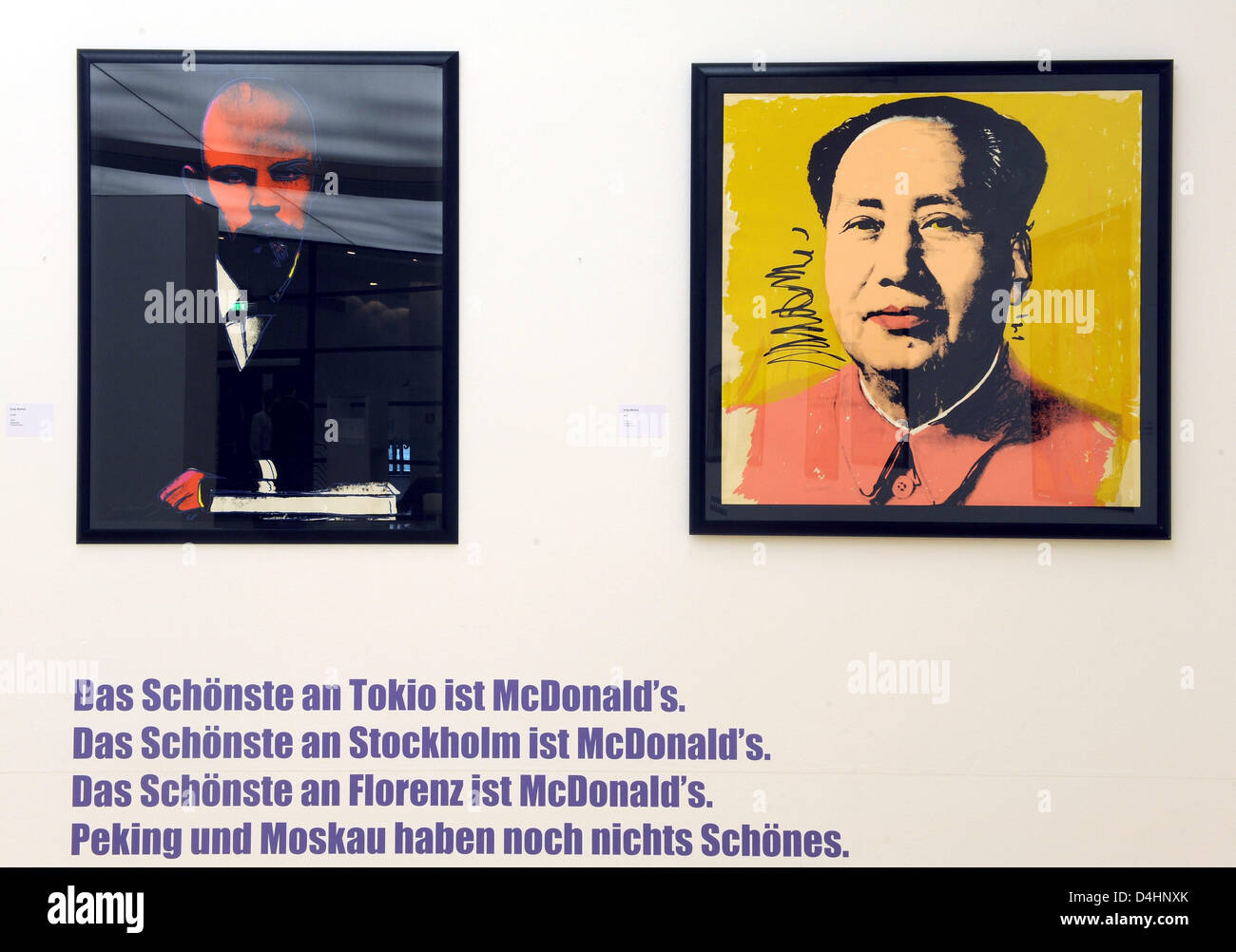 Porträts der beiden Lenin Und Mao von Andy Warhol sind im Rahmen der Ausstellung abgebildet? Andy Warhol - von Marilyn zu Mao? in Oldenburg, Deutschland, 5. Februar 2009. Horst-Janssen-Museum zeigt die Ausstellung mit fünf und vierzig Serigraphien von legendären uns Pop-Art-Künstler Warhol von 07 Februar bis 3. Mai 2009. Foto: INGO WAGNER Stockfoto