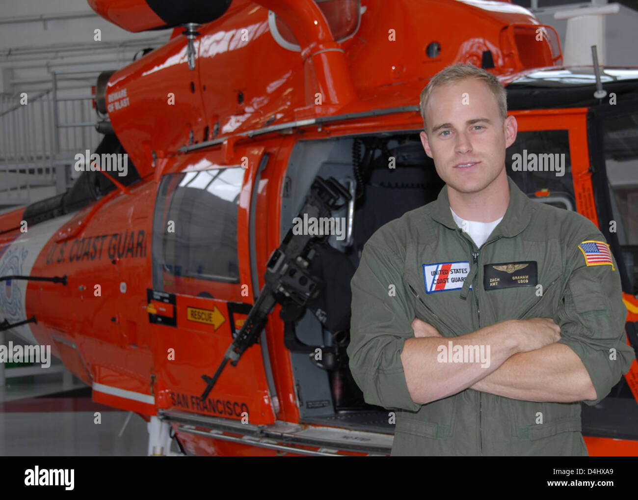 Im Jahr 2009 setzte die US-Küstenwache Hubschrauber und Luftschützen ein, um Missionen durchzuführen, um potenzielle terroristische Bedrohungen zu verhindern und Menschenleben zu retten. Dazu gehören Lufteinsätze und bewaffnete Hubschrauber, die für Zwecke der nationalen Sicherheit eingesetzt werden. Stockfoto