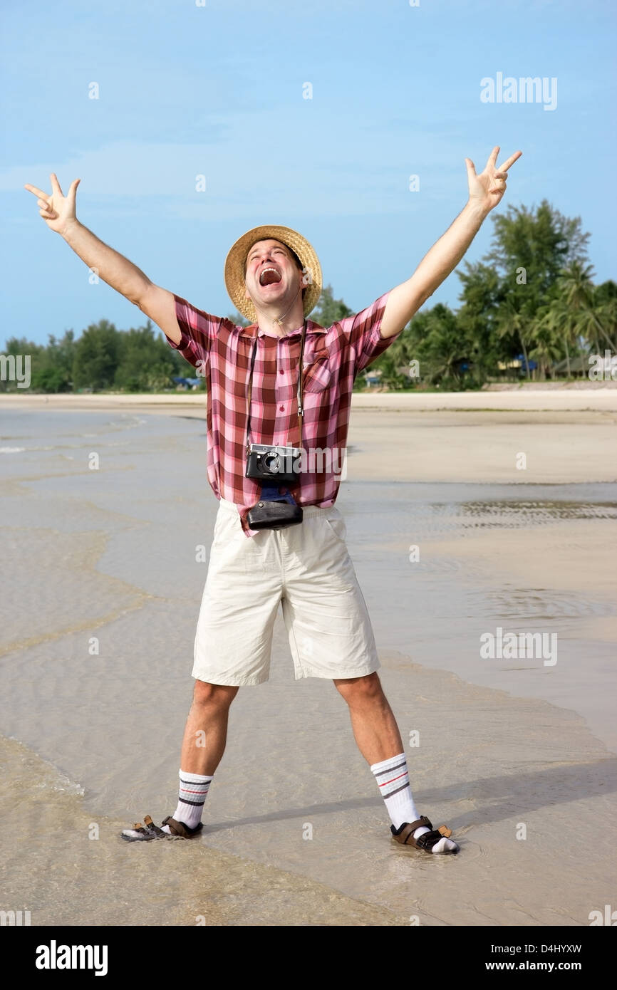 glückliche Touristen am Strand Stockfoto