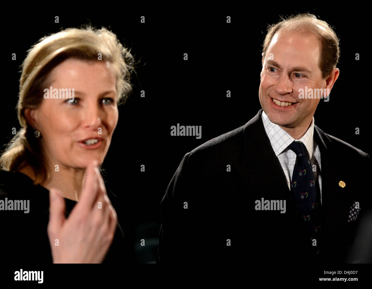 Britischer Prinz Edward, der jüngste Sohn der britischen Königin Elizabeth II. und seiner Frau Sophie, Gräfin von Wessex, kamen auf Einladung der britischen Botschaft in Prag und der tschechischen Niederlassung der Fondation Herzog von Edinburghs International Award am 12. März für einen dreitägigen Besuch in der Tschechischen Republik. Graf und Gräfin von Wessex sah einen Teil der Proben für britische David Seidler´s "Die Rede des Königs" spielen, das ist eine Geschichte von Klubmilieu Großvater, englische König George VI, im Prager Theater Divadlo pod Palmovkou auf Mittwoch, 13. März 2013. (CTK Foto/Katerina Sulova) Stockfoto