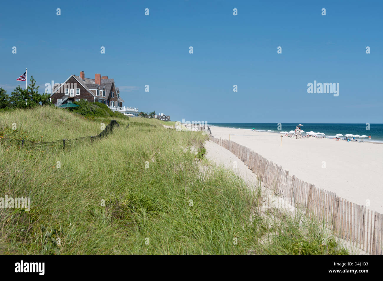 STRANDHAUS AUF DÜNEN ATLANTIK STRAND AMAGANSETT SUFFOLK COUNTY LONG ISLAND NEW YORK STATE USA Stockfoto STRANDHAUS AUF DÜNEN ATLANTIK STRAND AMAGANSETT SUFFOLK COUNTY LONG ISLAND NEW YORK STATE USA Stockfoto