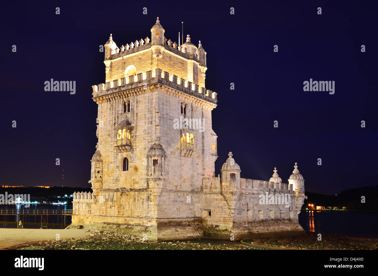 Turm von Belem (Torre de Belem) ist eine mittelalterliche Wehrturm befindet sich an der Mündung des Tejo in Lissabon, Portugal. Stockfoto