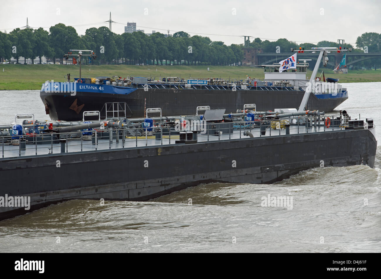 Öltanker, vorbei am Rhein, Köln, Deutschland. Stockfoto