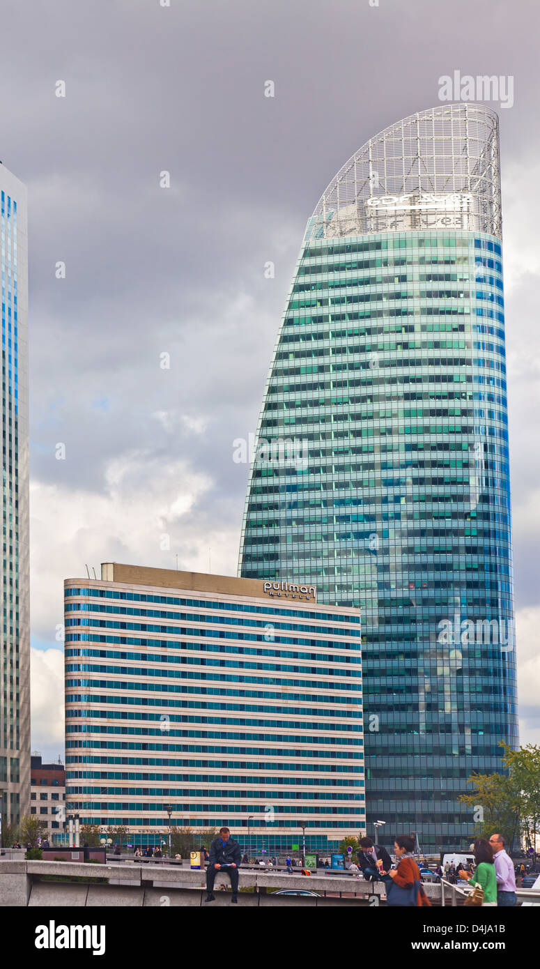 Turm T1, auch bekannt als der GDF-Suez-Turm und das Pullman Hotel in La Défense Geschäftsviertel von Paris, Frankreich Stockfoto