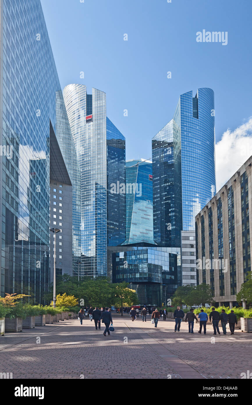 Beschäftigten und Besucher nach La Défense, ein 400 Hektar großen Geschäfts-, Einkaufs-und Unterhaltungsviertel; Departement Hauts-de-Seine von Paris Stockfoto