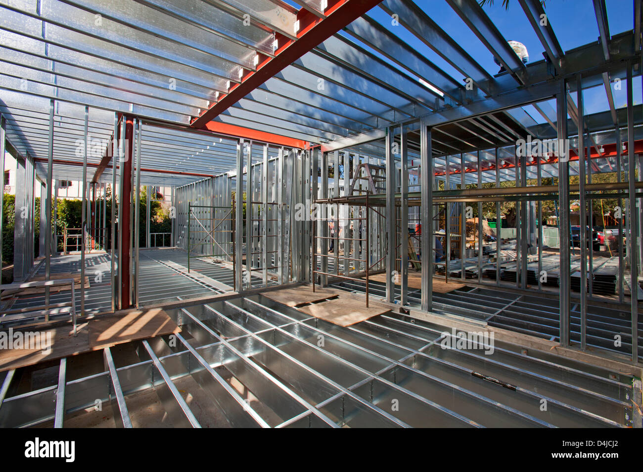 Die Stahlgestaltung wird für das grüne Haus von Ed Begley Jr. (bekannter Schauspieler und Umweltschützer) und seine Frau Rachelle Carson-Begley abgeschlossen. Bau wird unter LEED Platin Zertifizierung Normen durchgeführt. Es ist auch für ihre Webserie "Auf Begley Street", eine Web-Serie, die untersucht, die Gebäude des Nord-Amerikas grünste, nachhaltigsten Zuhause gefilmt. Das werden eines nur 13 Wohnhäuser gebaut in Kalifornien mit Stahl, ein nachhaltiges Material, das 95 % recyclebar ist. Studio City, Kalifornien, USA Stockfoto