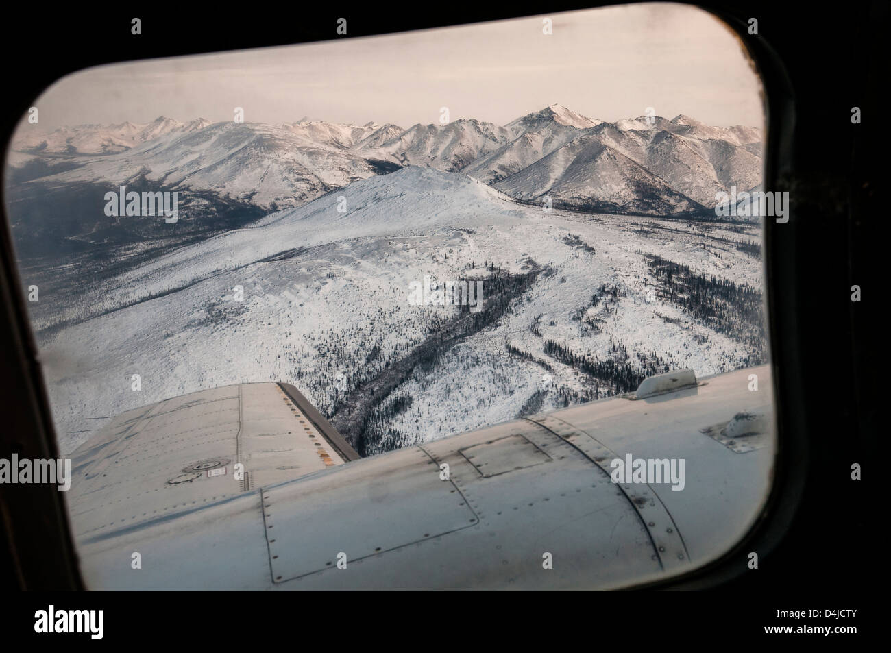 Berge aus der Luft zwischen Coldfoot und Fairbanks, Alaska. Stockfoto