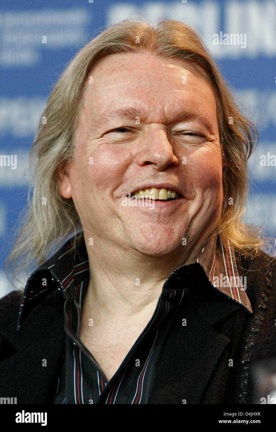 Drehbuchautor Christopher Hampton stellt während der Foto-Shooting des Films? Cheri? auf der 59. Internationalen Filmfestspiele Berlin in Berlin, Deutschland, 10. Februar 2009. Der Film zählt zu den 18 Filme im Wettbewerb um das Silber und goldenen Bären auf der 59. Berlinale ausgezeichnet. Foto: Hubert Boesl Stockfoto