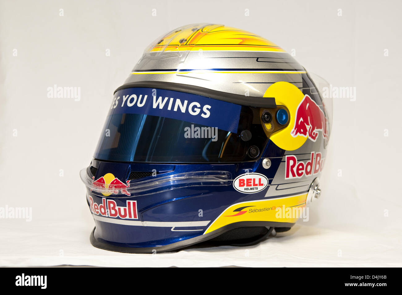 Der Helm des Formel1-Fahrer Sébastien Buemi Team Toro Rosso vor der Enthüllung des neuen Wagens, STR 4, auf dem Circuit de Catalunya in Barcelona, Spanien, 9. März 2009 zu sehen. Foto: Peter Fox / Handout - nur zur redaktionellen Verwendung Stockfoto