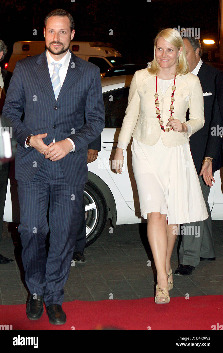 Norwegische Kronprinz Haakon und Kronprinzessin Mette-Marit kommen im InterContinental Hotel Presidente in Mexiko-Stadt, 15. März 2009. Foto: Albert Nieboer (Niederlande) Stockfoto