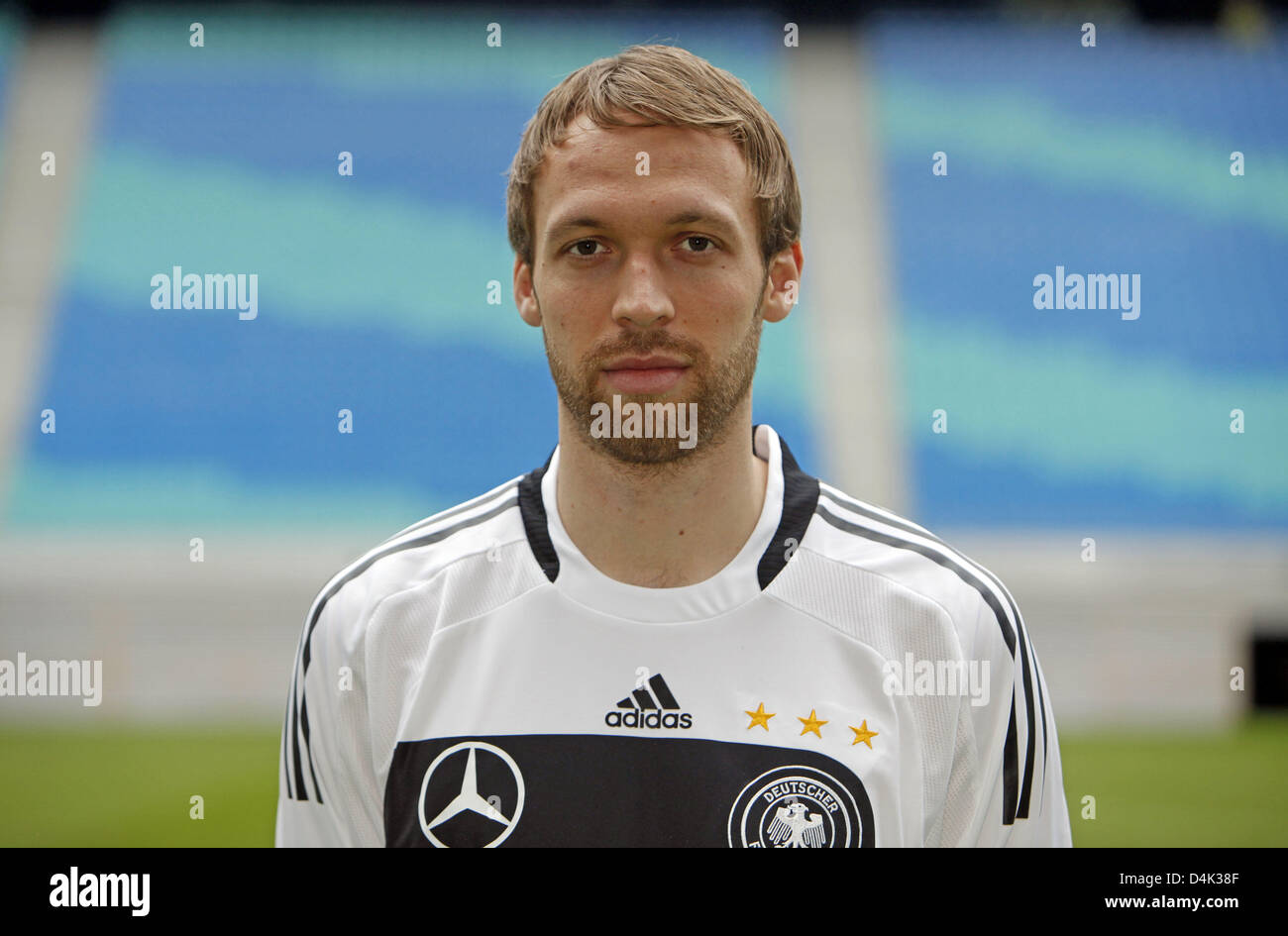 Andreas Hinkel Deutschland? s-Fußball-Nationalmannschaft im Bild an? Zentralstadion? in Leipzig, Deutschland, 25. März 2009. Foto: Jan Woitas Stockfoto