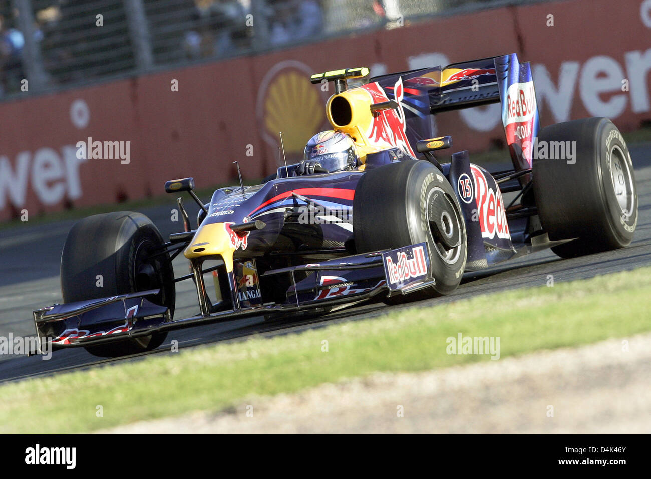 Deutsche Formel1-Fahrer Sebastian Vettel von Red Bull steuert sein Auto während der Australian Formula One Grand Prix im Albert Park Circuit in Melbourne, 29. März 2009. Foto: Roland Weihrauch Stockfoto