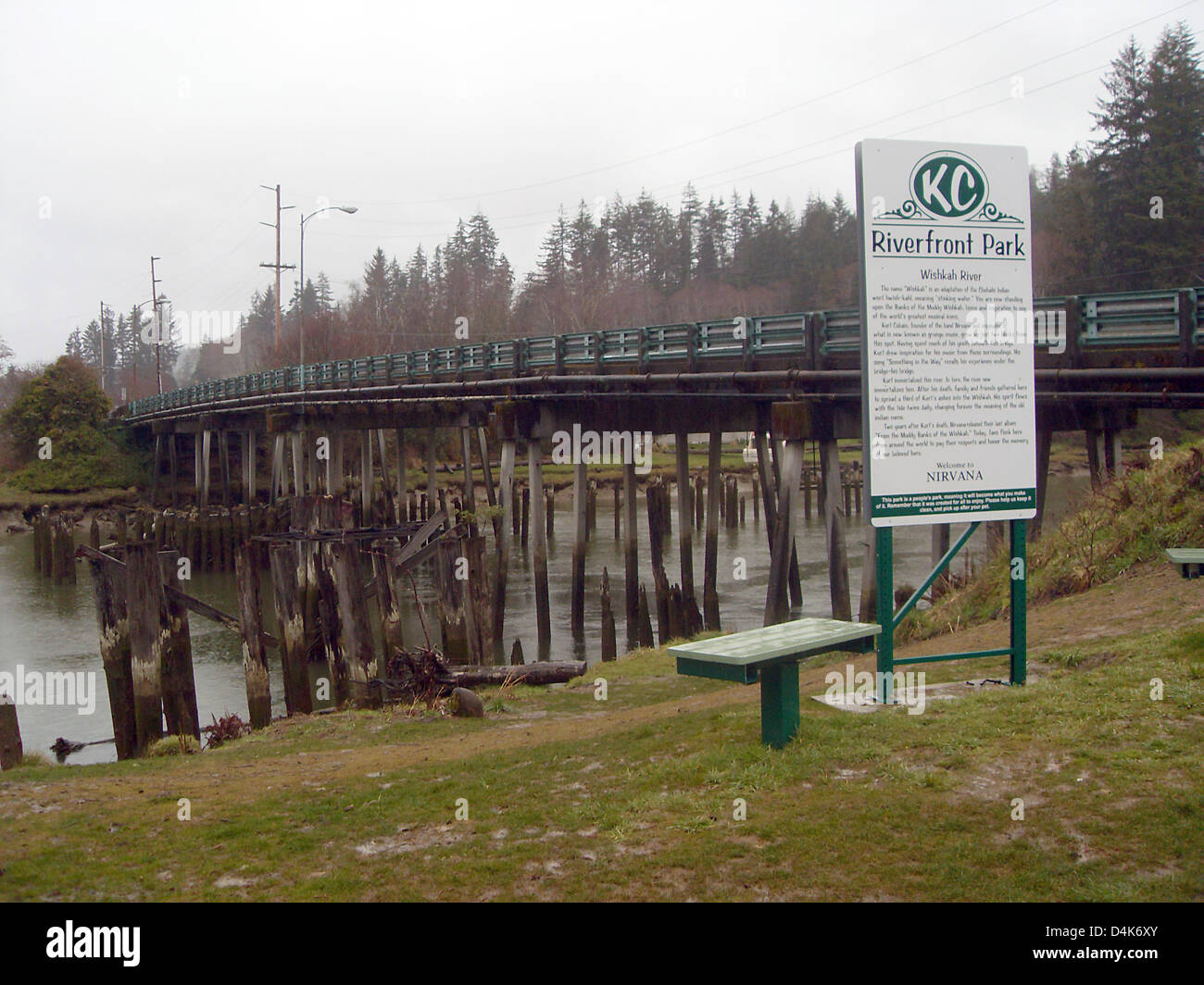 Eine Gedenktafel für Kurt Cobain der Grunge-Ikone Nirvana ist montiert am Wiskah Fluss in Cobain? s Heimatstadt Aberdeen, WA, USA, 23. März 2009. Die Brücke war angeblich Cobain? s Lieblingsort als er jung war. Kurt Cobain, Ikone einer Generation, beging am 5. April 1994. Foto: Marco Mierke Stockfoto