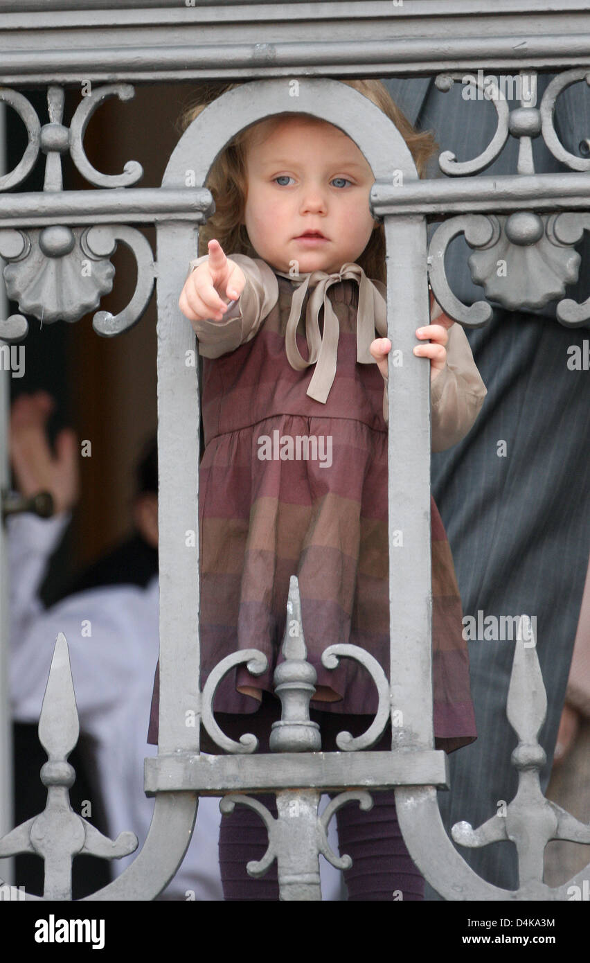 Prinzessin Isabella von Dänemark besucht die Feier zum 69. Geburtstag von Königin Margrethe II. von Dänemark auf dem Balkon von Schloss Amalienborg in Kopenhagen, Dänemark, 16. April 2009. Foto: Patrick van Katwijk Stockfoto