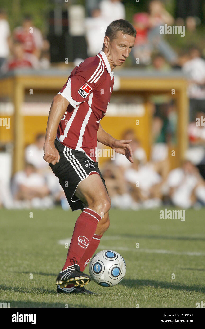 Slowakische Marek Mintal der deutschen Bundesliga Fußballclub 1. FC Nürnberg in Aktion bei einem Testspiel gegen DJK Weingarts in Kunreuth, Deutschland, 5. Juli 2009 gezeigt. Nürnberg besiegt Weingarts 10-0. Foto: Daniel Karmann Stockfoto