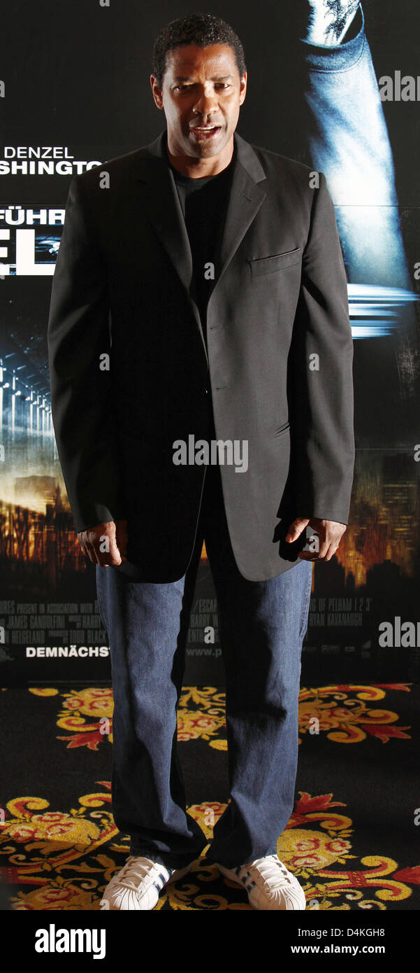 US-Schauspieler Denzel Washington kommt für die Präsentation seines neuen Films? The Taking of Pelham 1 2 3? in Berlin, Deutschland, 21. Juli 2009. Der Film wird in den deutschen Kinos von 24. September sein. Foto: HANNIBAL Stockfoto