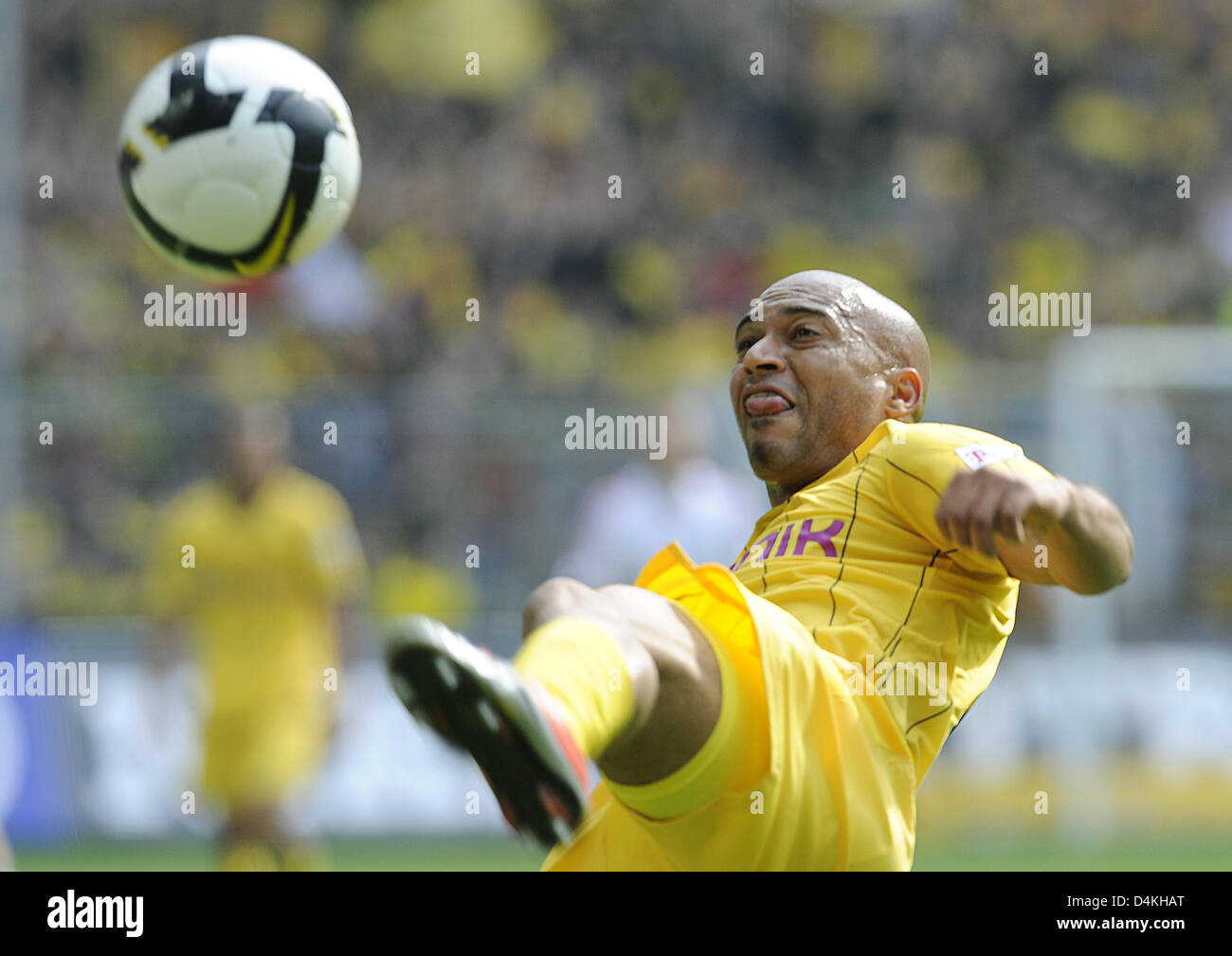 Dortmund? s Dede gezeigt in Aktion während der Bundesliga Spiel Borussia Dortmund gegen Hamburger SV im Signal-Iduna-Park Stadion in Dortmund, Deutschland, 25. April 2009. Dortmund besiegt Hamburg 2: 0. Foto: Achim Scheidemann Stockfoto