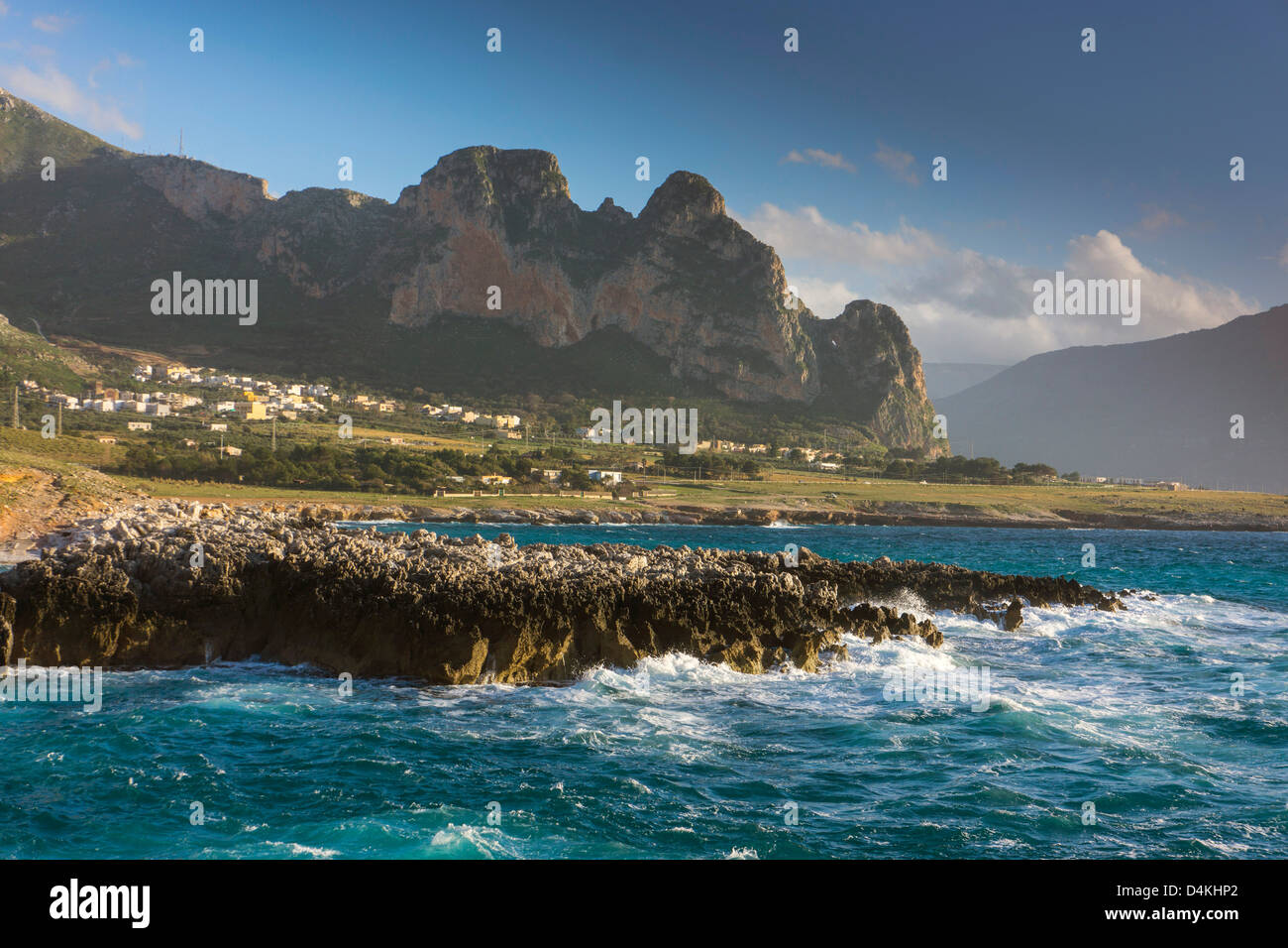 Stürmische See in der Nähe von San Vito lo Capo, Sizilien, Italien Stockfoto