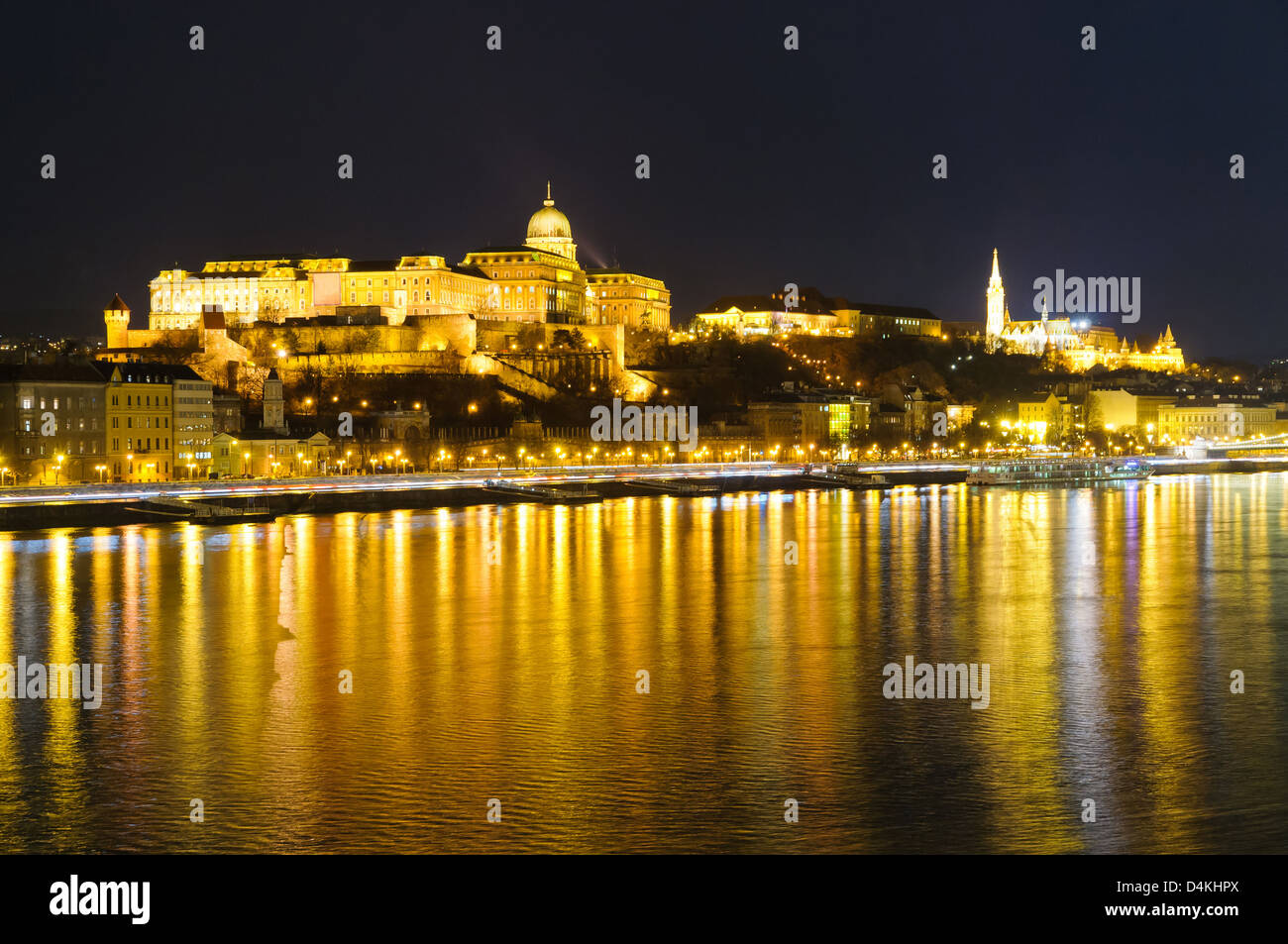 Budapest in Ungarn und Donau Fluß in der Nacht Stockfoto