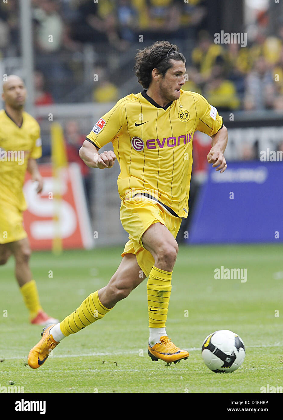 Dortmund? s Nelson Valdez führt den Ball während der Bundesliga Borussia Dortmund Vs Hamburger SV im Signal-Iduna-Park in Dortmund, Deutschland, 25. April 2009 entsprechen. Dortmund besiegt Hamburg 2: 0. Foto: Achim Scheidemann Stockfoto