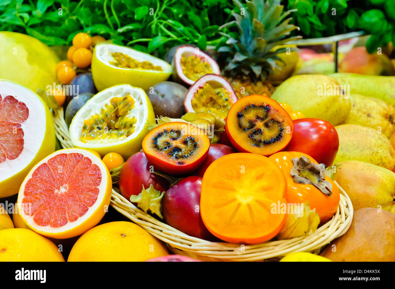 Mischung aus verschiedenen frischen exotischen Früchten Stockfoto