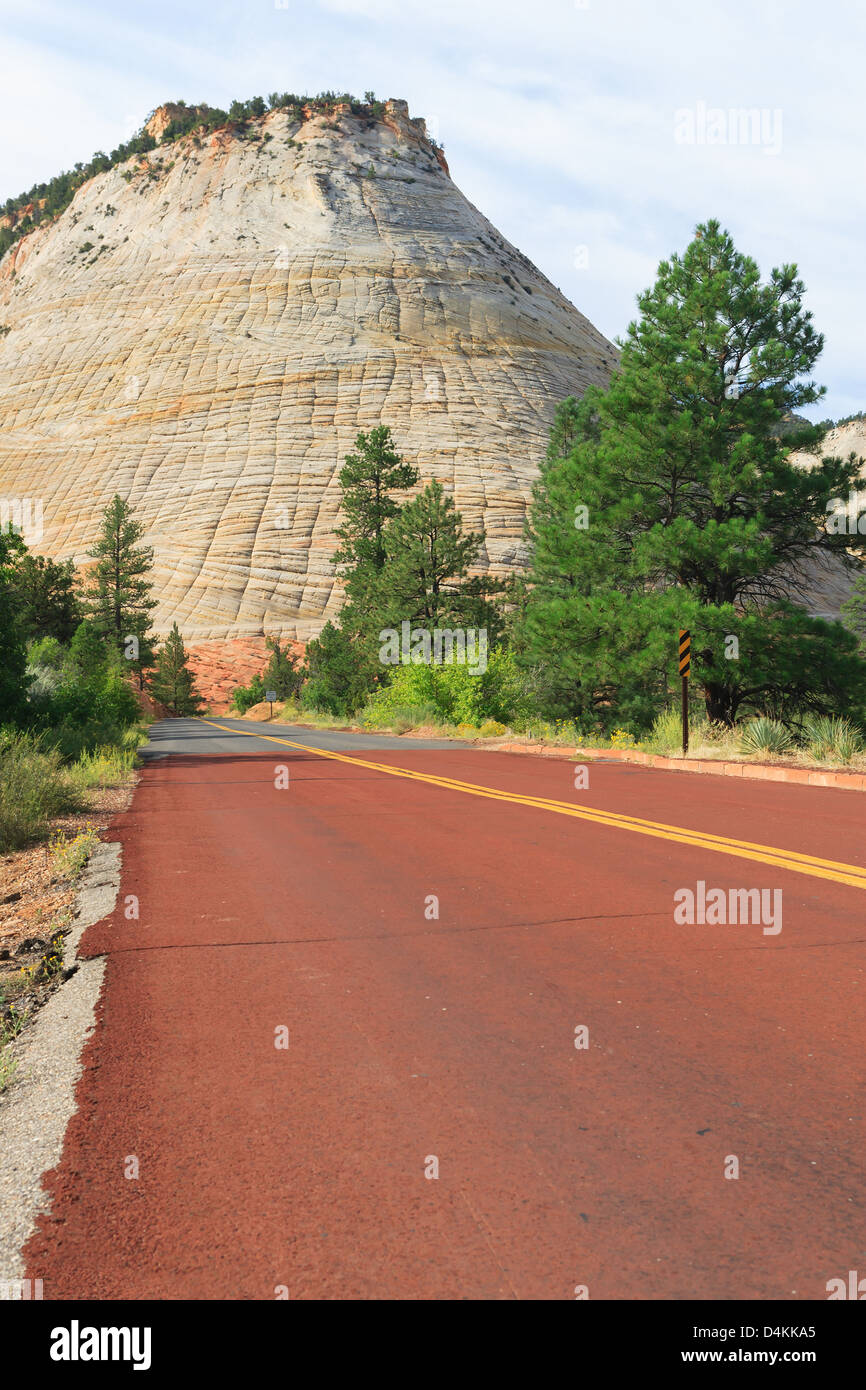 Checkerboard Mesa liegt etwas östlich des Zion Nationalparks. Stockfoto