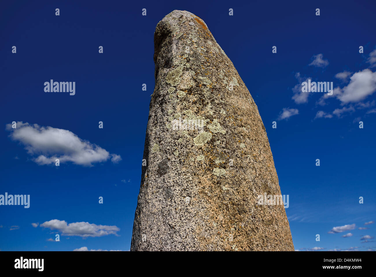 Portugal, Alentejo: Zentrale Menhir von Megalith-Denkmal von Xerez in Telheiro Stockfoto