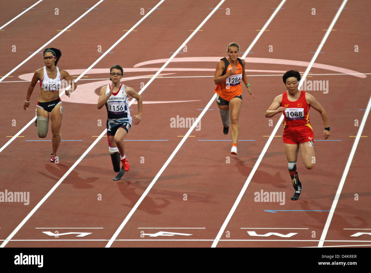 Maya Nakanishi, Sophie Kamlish, Suzan Verduijn Juan Wang in Vorläufen Damen 100m T44 bei Paralympics London 2012. Stockfoto