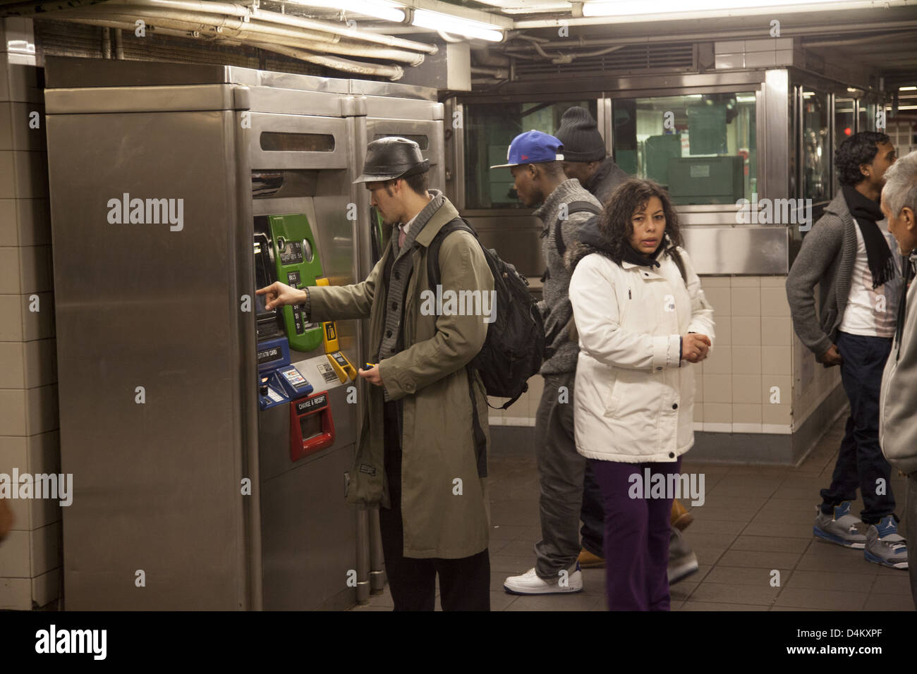 Immer voll 34th & Broadway u-Bahnstation, wo viele Linien treffen sich unter der Erde. Stockfoto