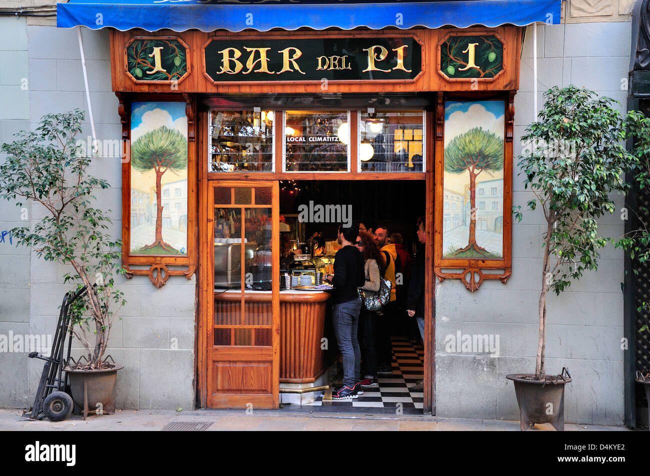 Barcelona, Katalonien, Spanien. Bar del Pi in Plaça Sant Josep Oriol. Winter Stockfoto