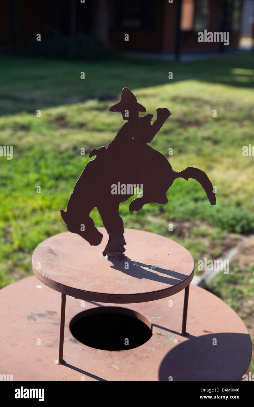 Eisenskulptur ein Cowboy Reiten, USA Stockfoto