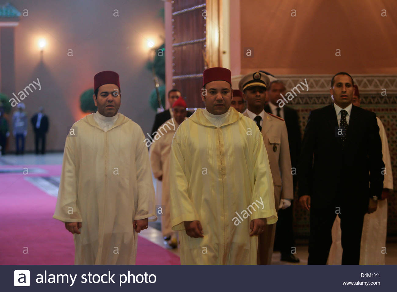 König von Marokko Mohammed VI und S A R Prinz Moulay Rachid am
