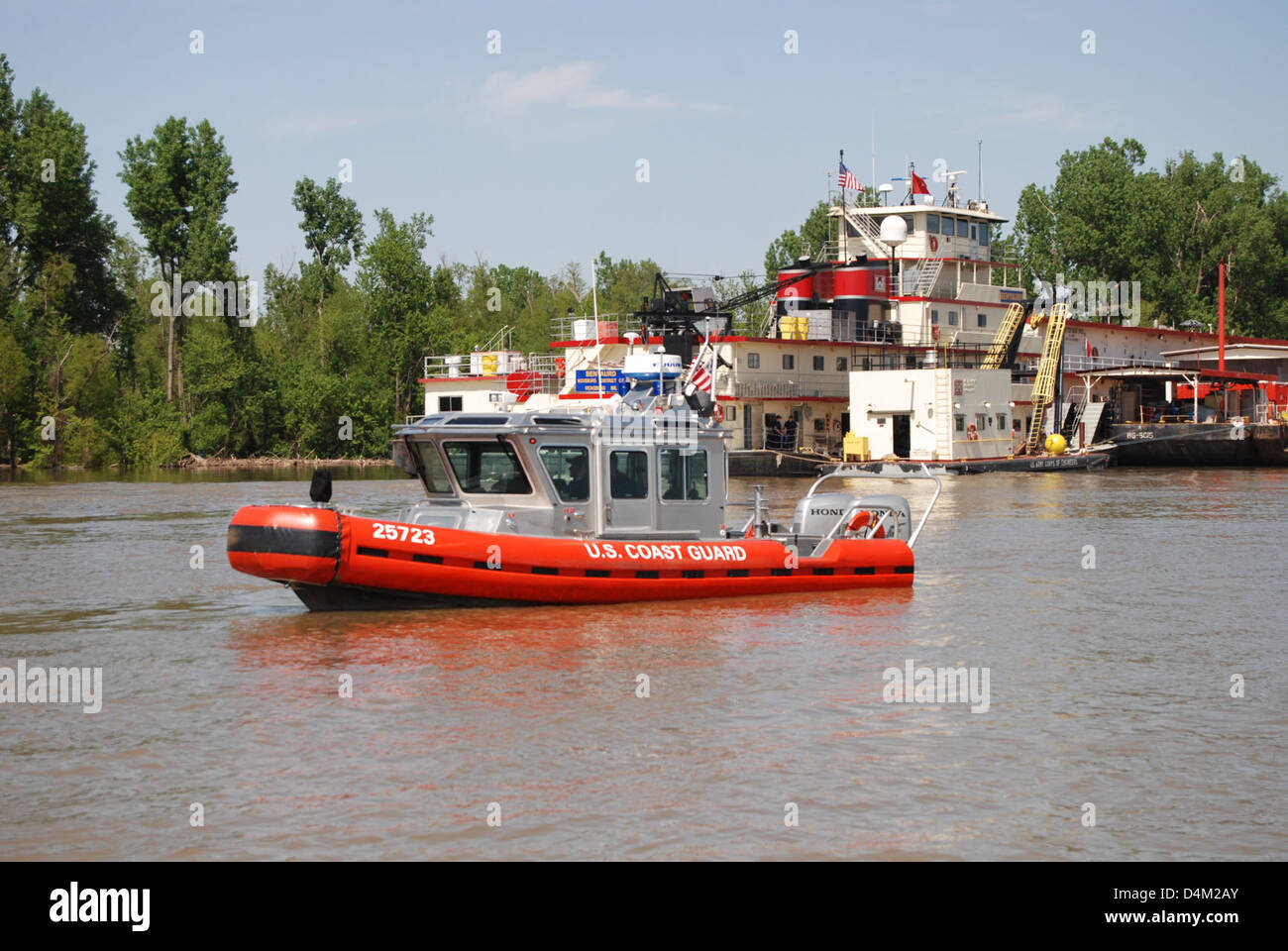 Coast Guard unterhält Sicherheitszone am Mississippi River für den Abriss von Levee Stockfoto