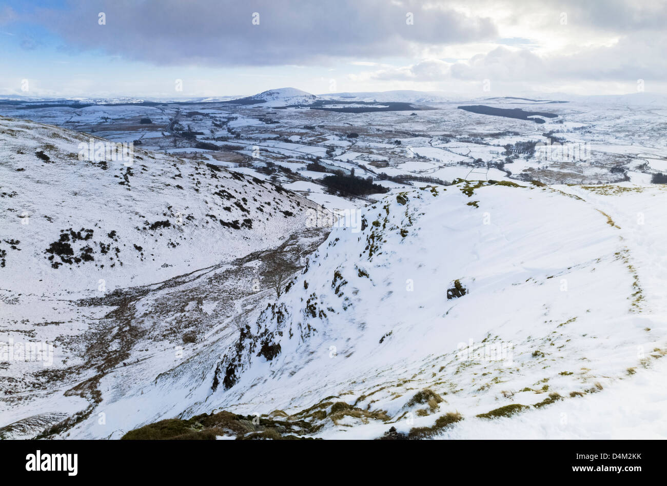 Mousthwaite Kamm von unten Skalen fiel an einem Wintertag im Lake District. Stockfoto