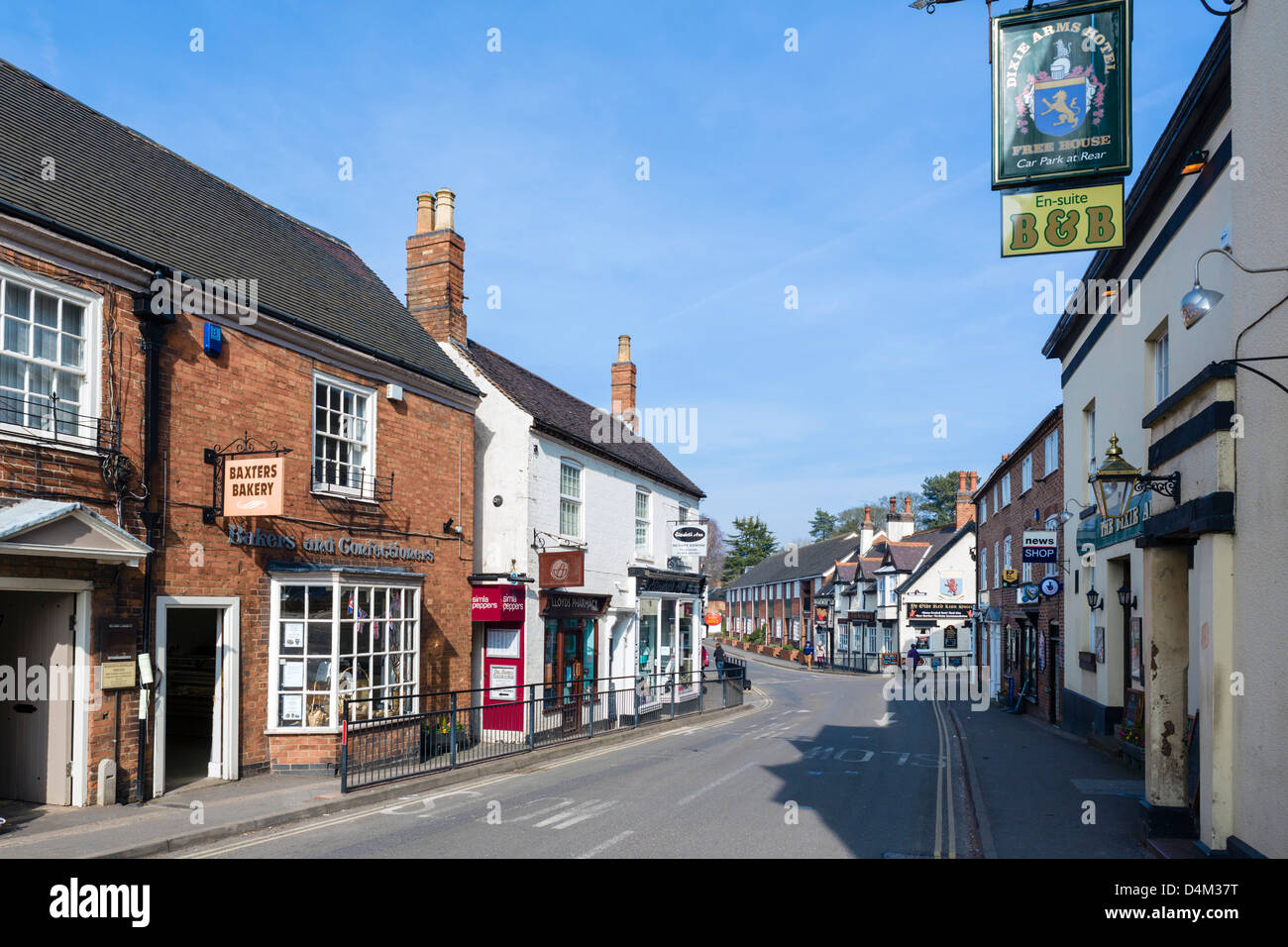 Geschäfte und Pubs auf der Main Street in Market Bosworth, Leicestershire, East Midlands, UK Stockfoto