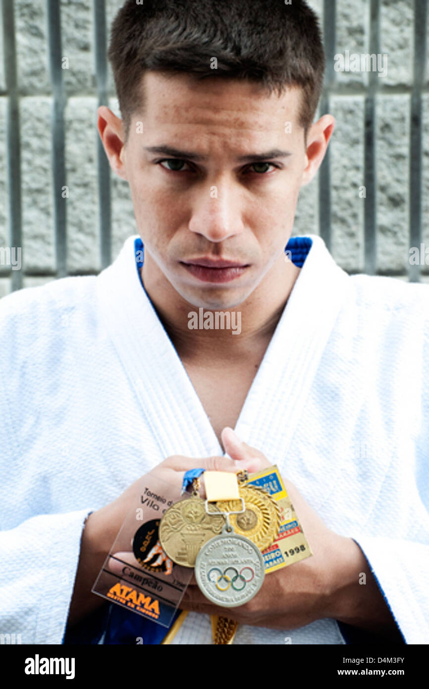 MST3 Tiago Goncalves vom Sektor Houston-Galveston nimmt an den World Military Games Teil und repräsentiert die US Coast Guard bei einem internationalen Sportereignis, bei dem militärische Fitness und Kameradschaft hervorgehoben werden. Stockfoto