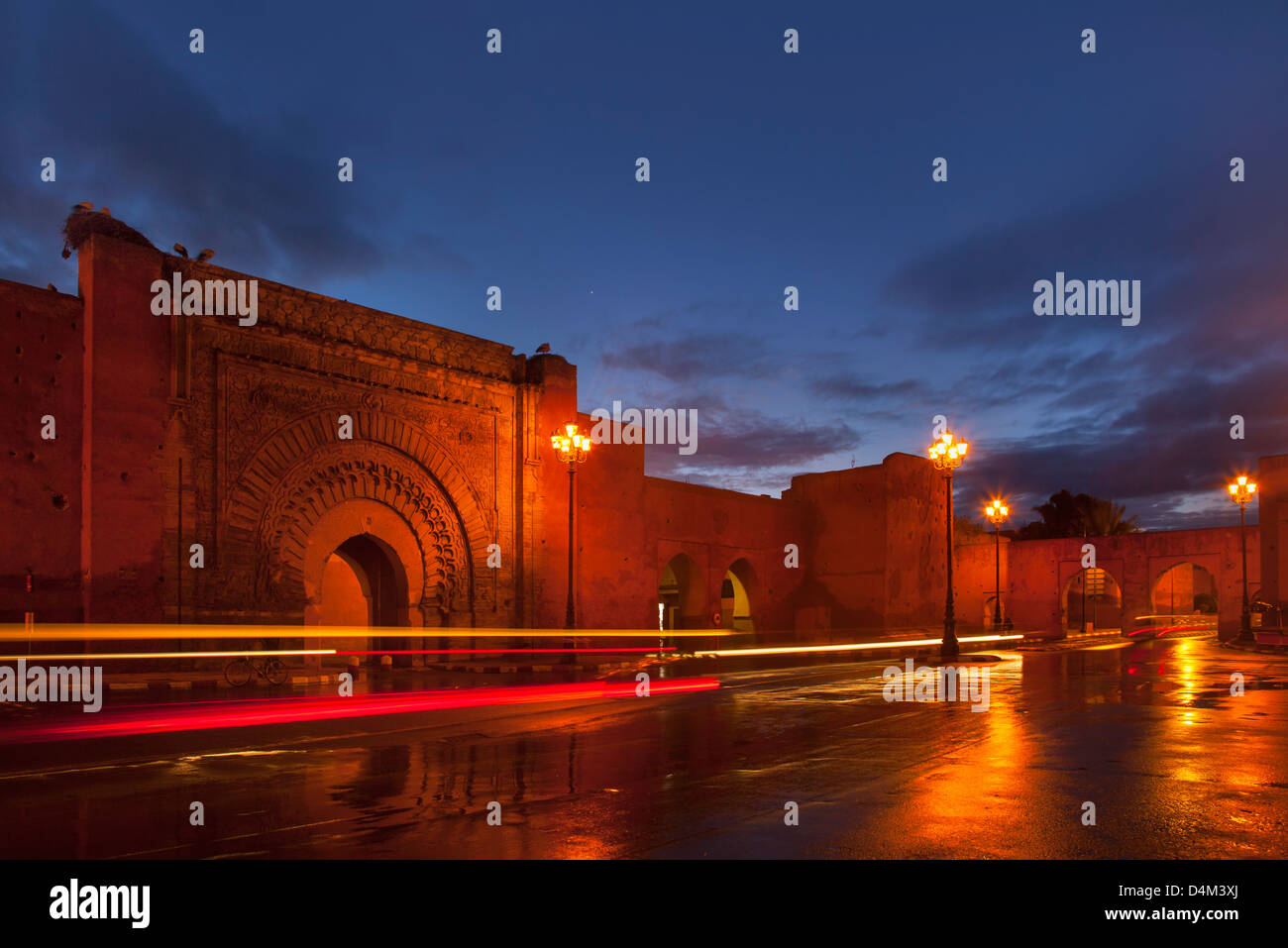 Verkehr in Marrakesch Stadttor Stockfoto