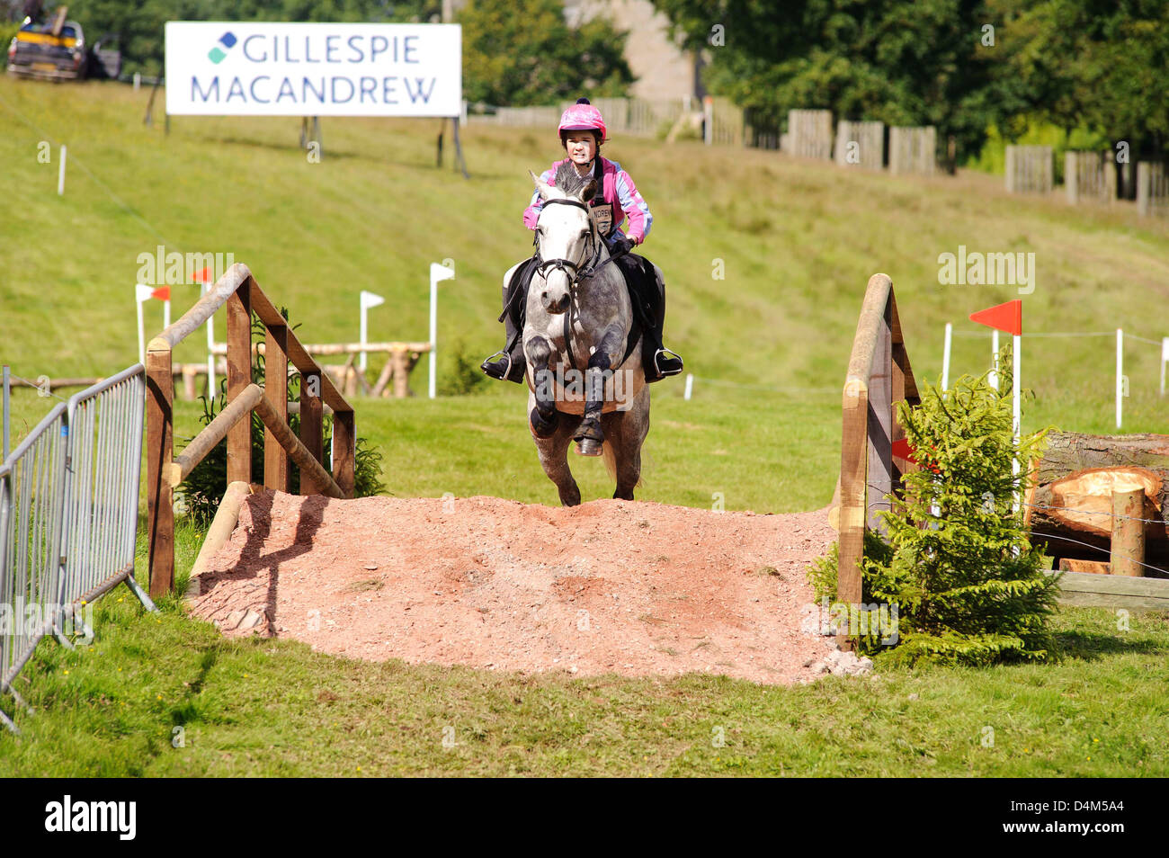 Emma Maclellan auf ihrem Pferd Kaylord bei Gillespie Macandrew Hopetoun House Horse Trials 28. Juli 2012 Stockfoto