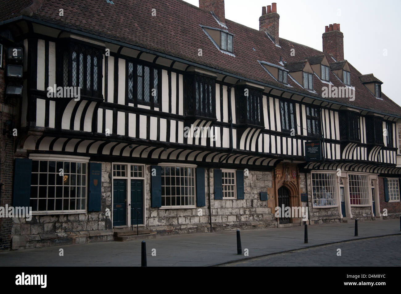 Fachwerk-Gebäude des St William College, College Street, York England UK Stockfoto