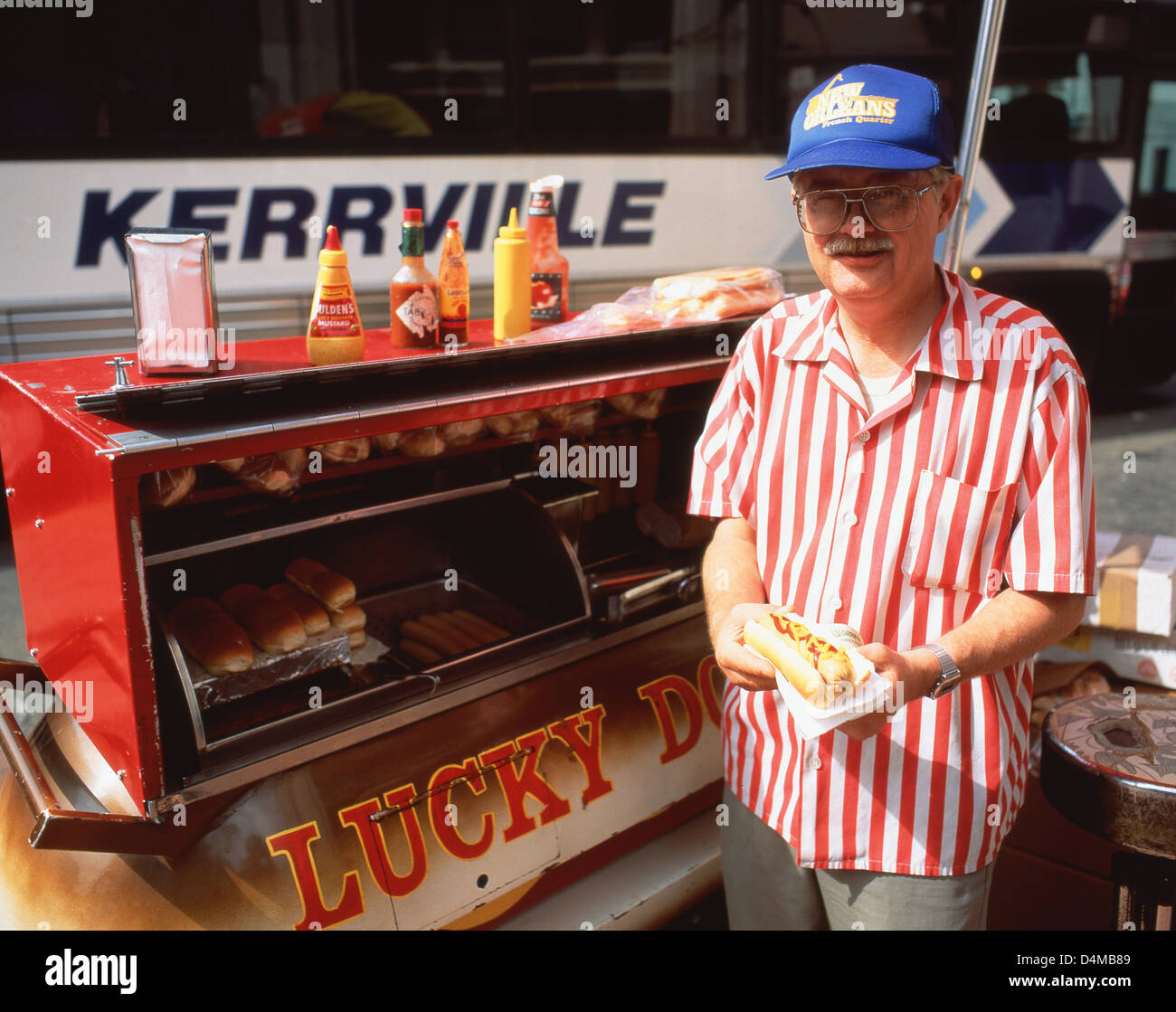 Straße Hot Dog Stand Verkäufer in The French Quarter, New Orleans, Louisiana, Vereinigte Staaten von Amerika Stockfoto