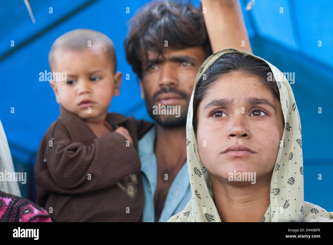 Jaffaraba, Pakistan, Parveen Bebe mit ihrer Familie Stockfoto