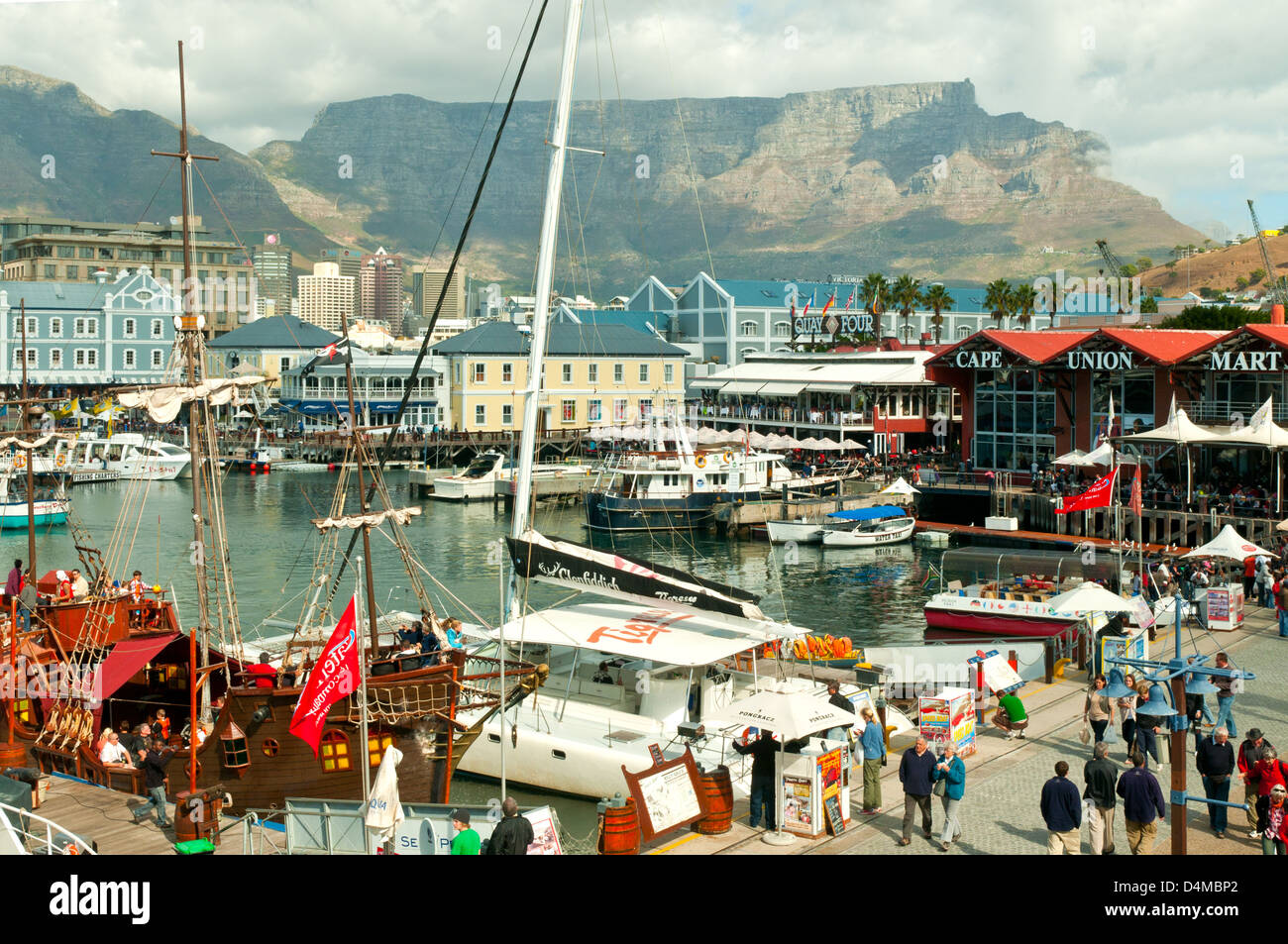 Tafelberg aus V & A Waterfront, Cape Town, Western Cape, Südafrika Stockfoto