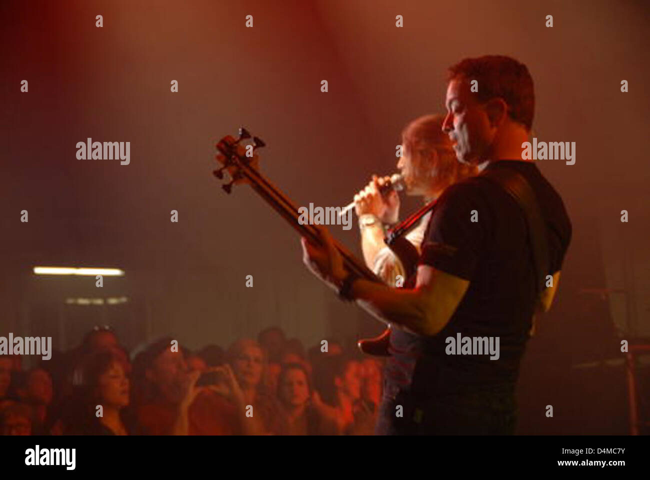 Gary Sinises Lieutenant Dan Band trat auf einer Veranstaltung in Alameda, Kalifornien, zusammen mit TriWest und David Flores auf und unterstützte Militärveteranen und ihre Familien. Stockfoto