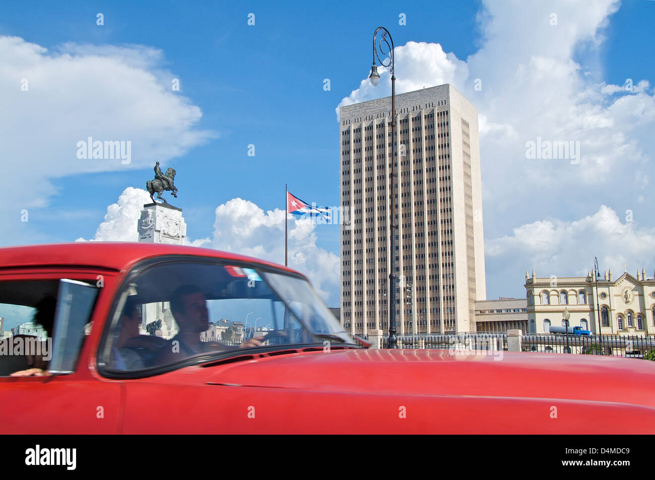 Havanna, Kuba, vor dem Denkmal von Antonio Maceo Hermanos Ameijeiras Krankenhaus Stockfoto